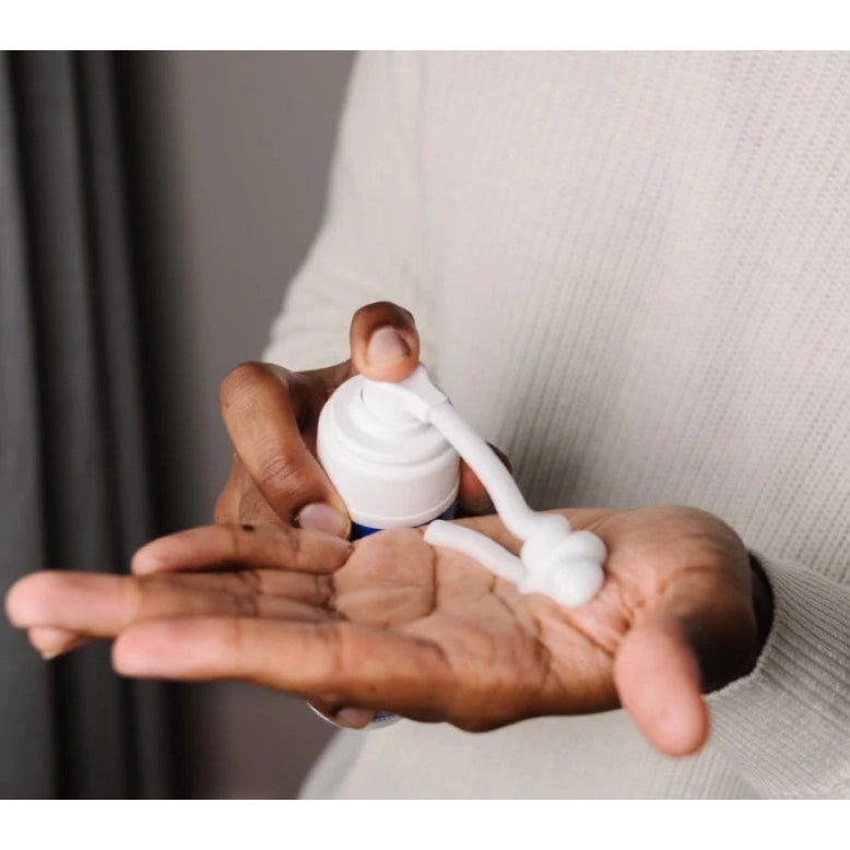 Mustela Infant Foam Shampoo 150 ml being dispensed as white foam onto hand