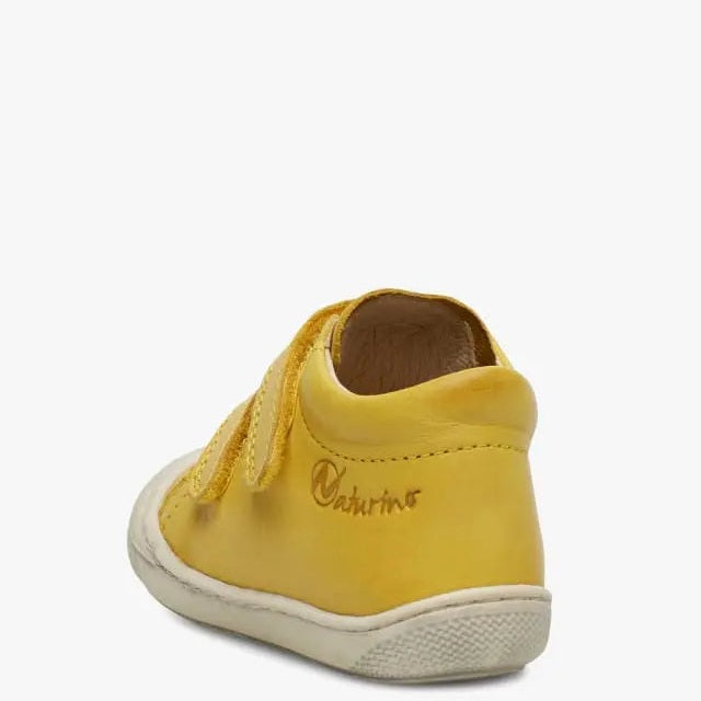 Naturino Cocoon VL Yellow toddler shoe, Velcro strap closures, white sole, back view