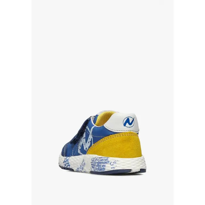 Naturino Jesko Vl toddler shoe in azure blue and yellow suede/nylon, rear view shows the printed sole.