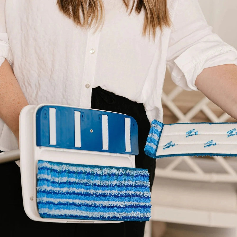 Nellie's Wow Mop replaceable cleaning head with blue microfiber scrubbing pad