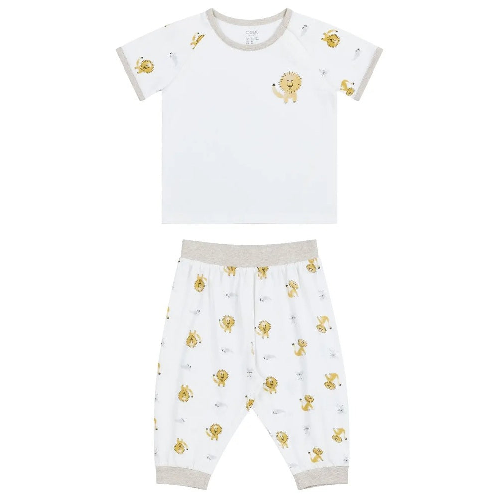 Nest Designs Bamboo Short Sleeve Play Set Lion & Mouse; white top with beige trim paired with printed pants, laid flat.