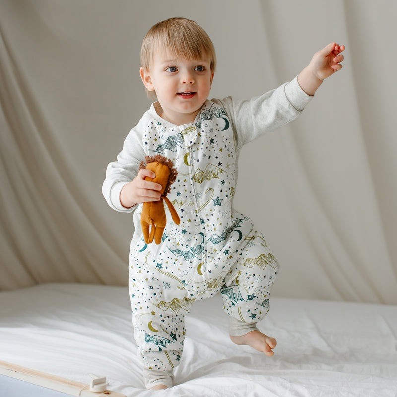 Nest Designs Raglan Bamboo Long Sleeve Footed Sleep Bag 2.5 Tog Stars White