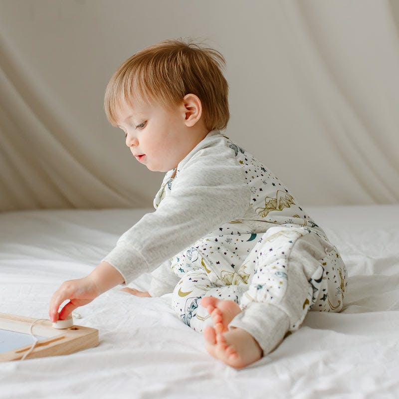 Nest Designs Raglan Bamboo Long Sleeve Footed Sleep Bag 2.5 Tog Stars White