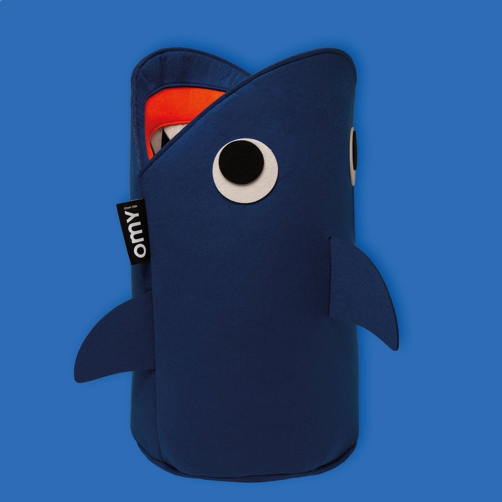 OMY Tidy Bag Sharky, blue shark-shaped storage bag with fins, white eyes, orange lining.