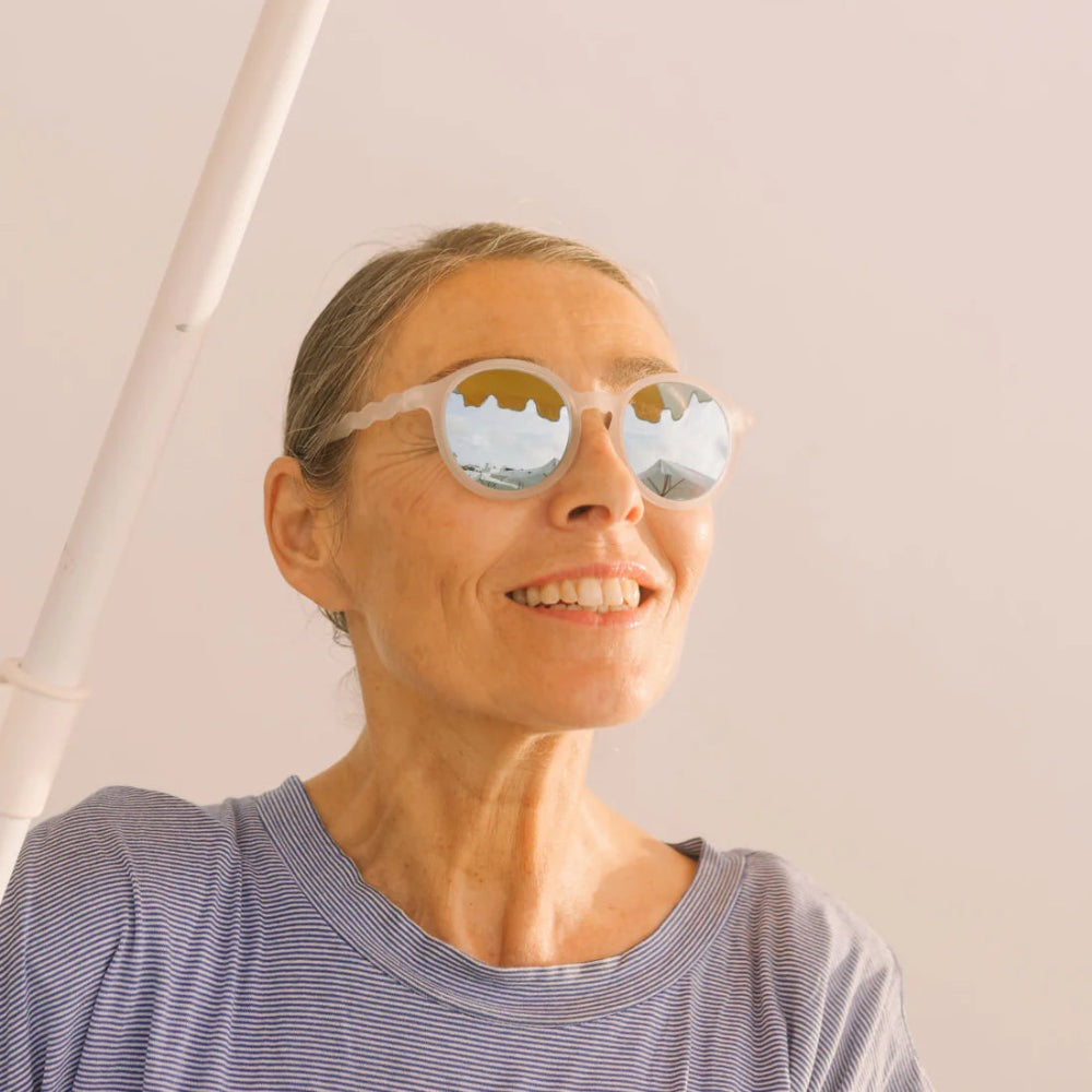 Olivio & Co Oval sunglasses, white jellyfish frame, adult classic style