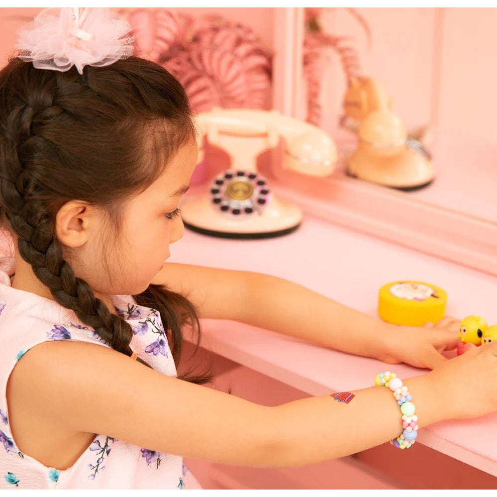 Puttisu Bead Bangle 03 Bubble kids bracelet with pastel multicolor beads on a girl’s wrist