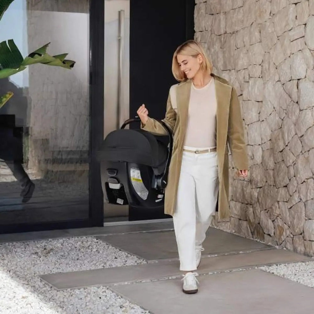 Romer Juni Infant Car Seat with Versa Base