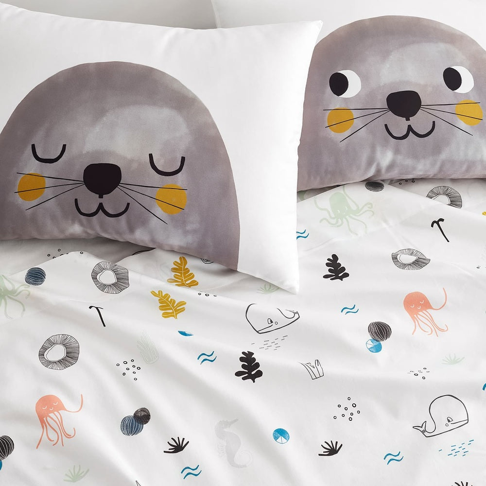 Rookie Humans toddler pillowcases 2-pack featuring gray seal faces on white fabric, Underwater Love design.