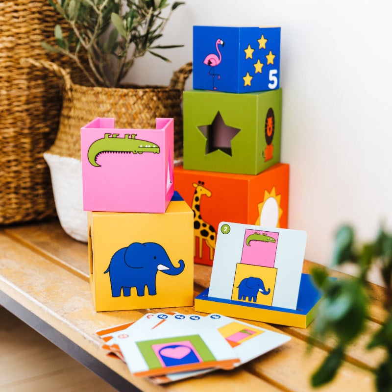 SMART GAMES Peek-A-Zoo colorful wooden blocks with animal illustrations and matching cards