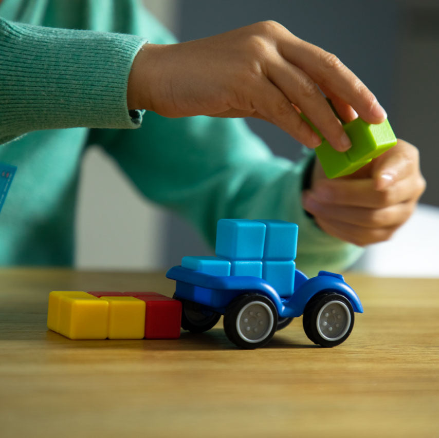 Smart Games Smartcar Mini blue educational toy car with blue blocks and colorful cubes on wooden table