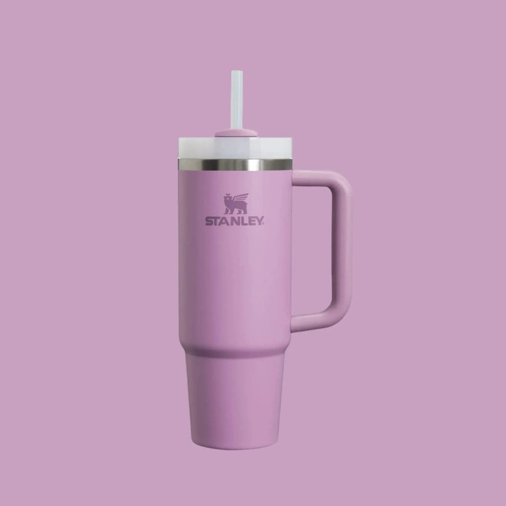 Stanley The Quencher H2.0 Flowstate Tumbler 30 oz in pink with straw, white lid, and attached handle.