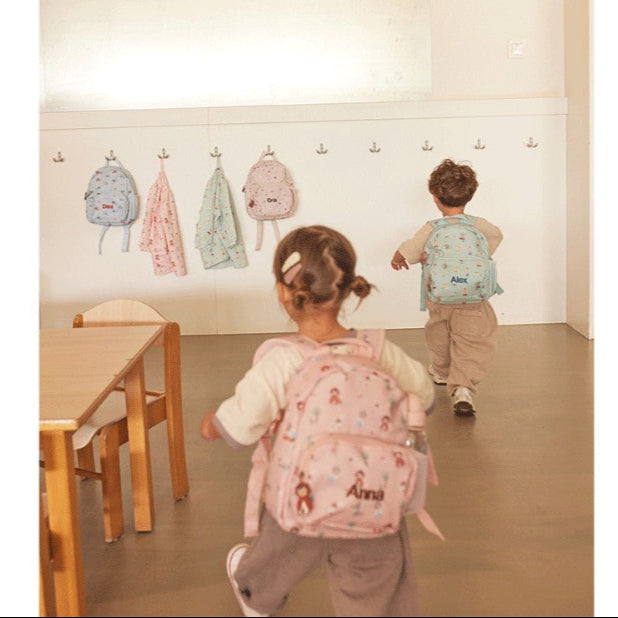 Tutete children's backpacks pink and blue with cute prints; two kids in a classroom hallway.