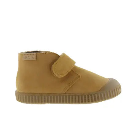 Victoria Shoes 1915 Split Leather Safari Plimsoll with Straps Mostaza, mustard baby boot with Velcro straps and grooved sole.