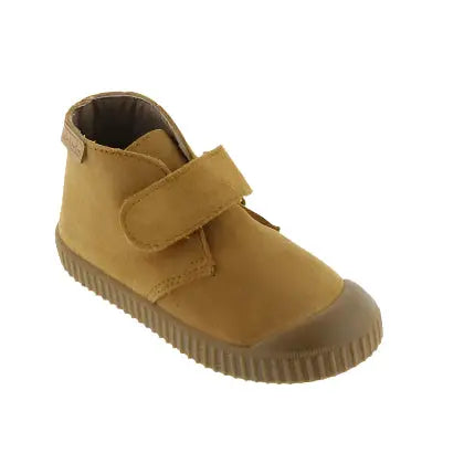 Victoria Shoes 1915 Split Leather Safari Plimsoll With Straps Mostaza mustard baby bootie, two Velcro straps fastened.