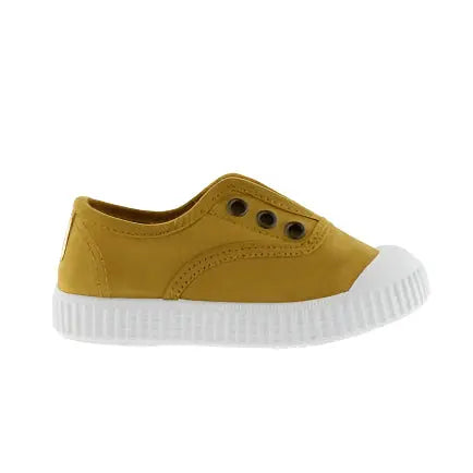 VICTORIA Shoes Rubber-Toecap Canvas Curry kid's sneaker in curry yellow canvas with white sole.