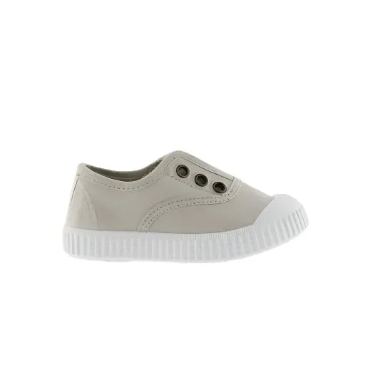 Victoria Shoes Rubber-Toecap Canvas Hielo baby sneakers in beige with white sole.