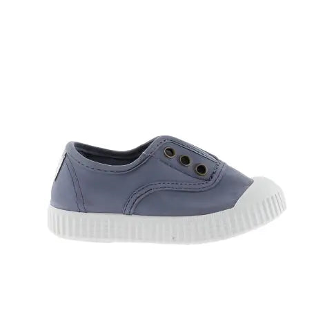 Victoria Shoes Rubber Toecap Canvas Tin Azul sneakers for kids with white ridged sole and blue upper.