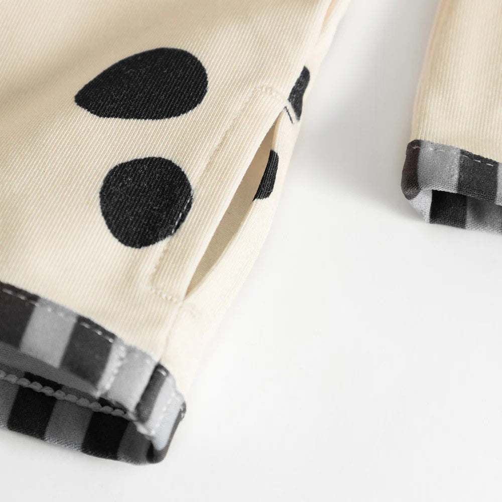 Weedo Puppydo Thermoshirt beige baby top with black polka dots and plaid cuffs, close-up detail