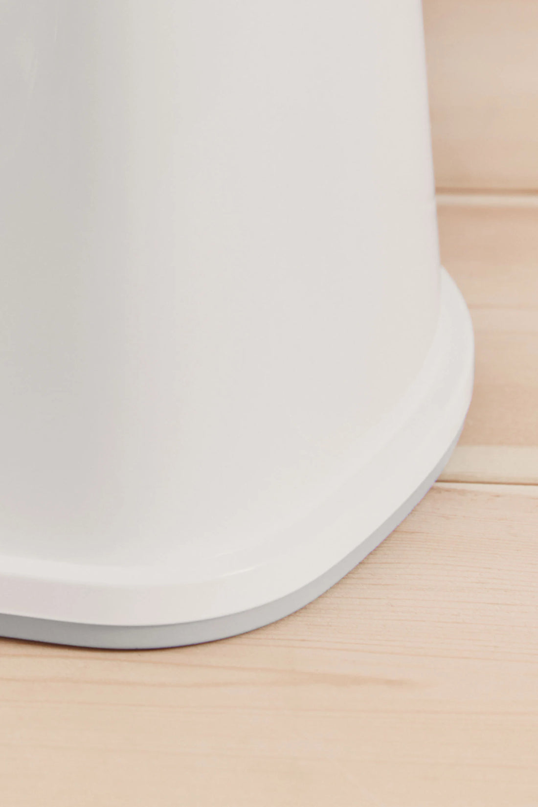 BabyBjörn Potty Chair — Base detail (White/Gray)