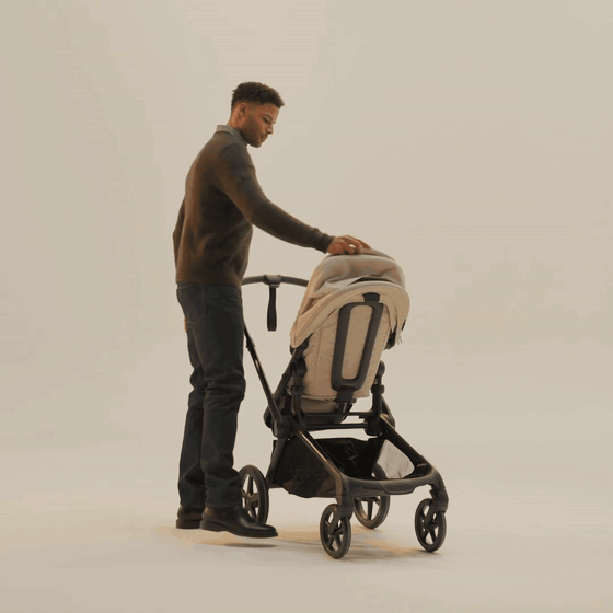 Bugaboo Kangaroo Seat Complete Stroller — Seat adjustment and one-hand folding demonstration
