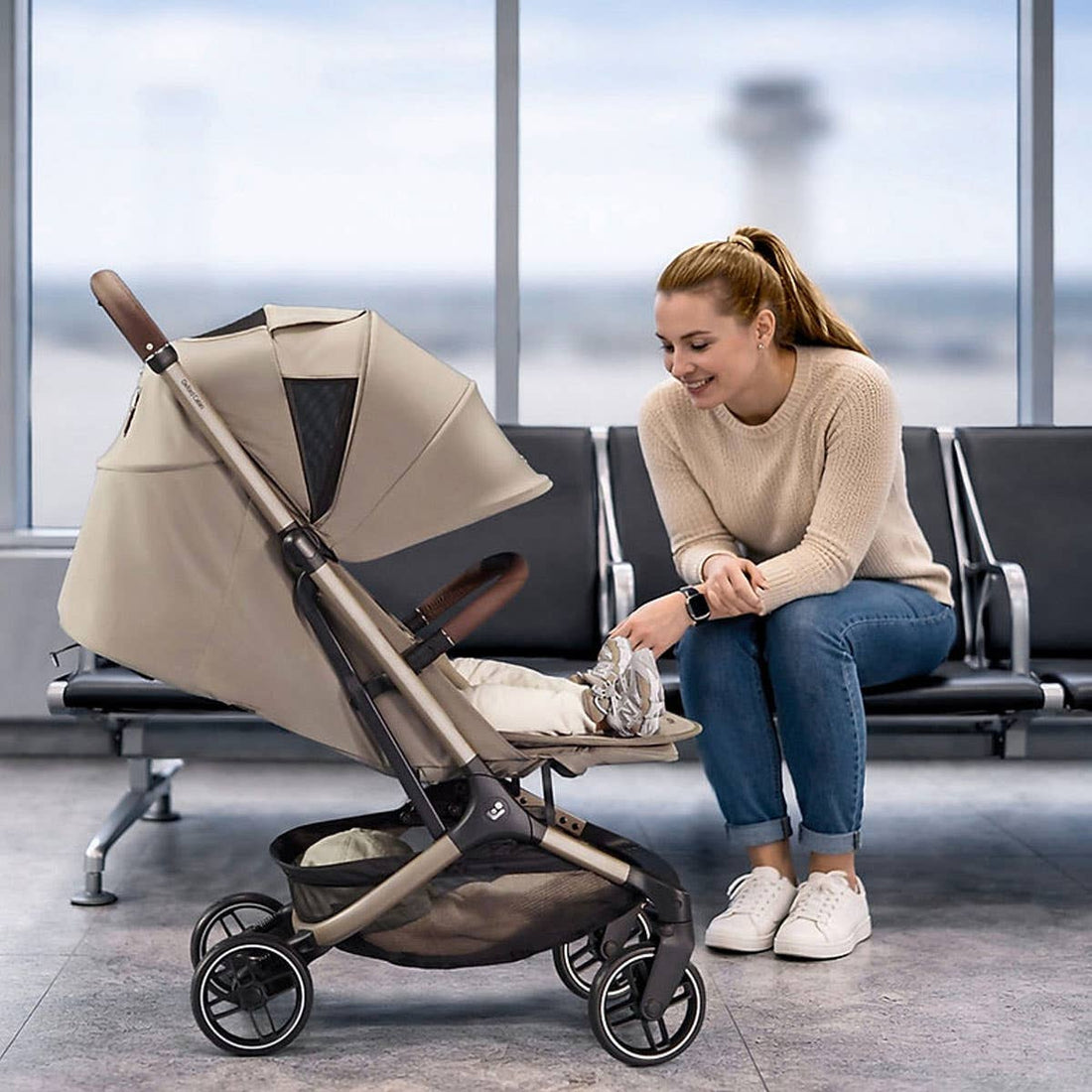 Maxi Cosi Oxford Cabin Stroller lifestyle feature view 7