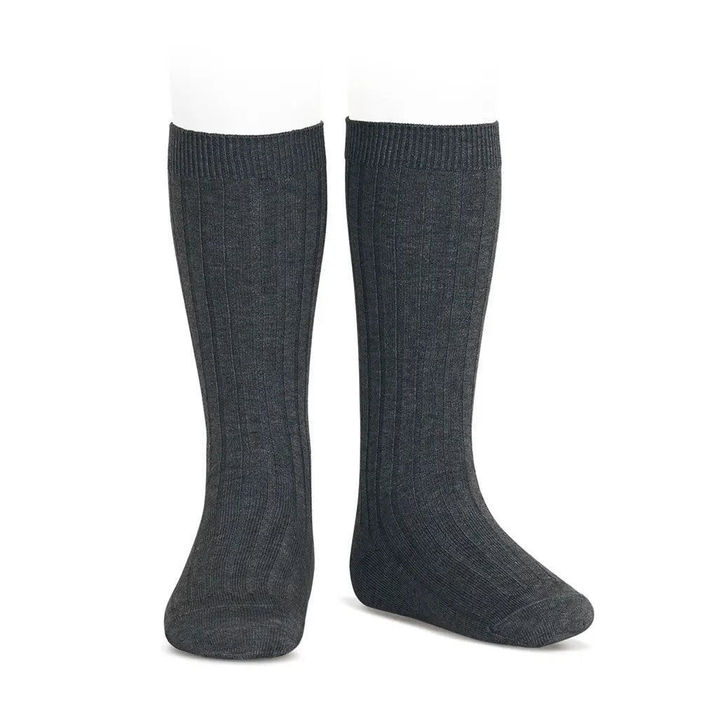 CONDOR Basic Rib Knee High Socks Anthracite; dark charcoal ribbed knee-highs worn on mannequin legs.