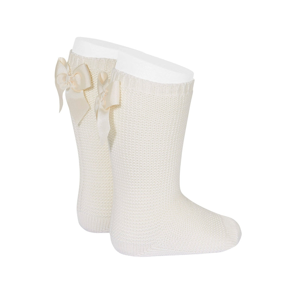 Condor Garter Stitch Knee High Socks With Bow Beige for girls; cream knit knee socks with beige bows at the cuff.
