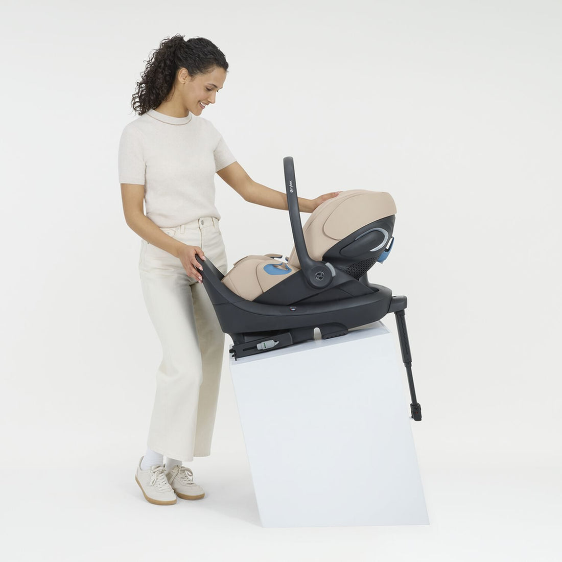 An image of the CYBEX Gold Cloud G Pro with Load Leg Base Infant Car Seat, highlighting the Reduces crash forces by up to 30%* feature.