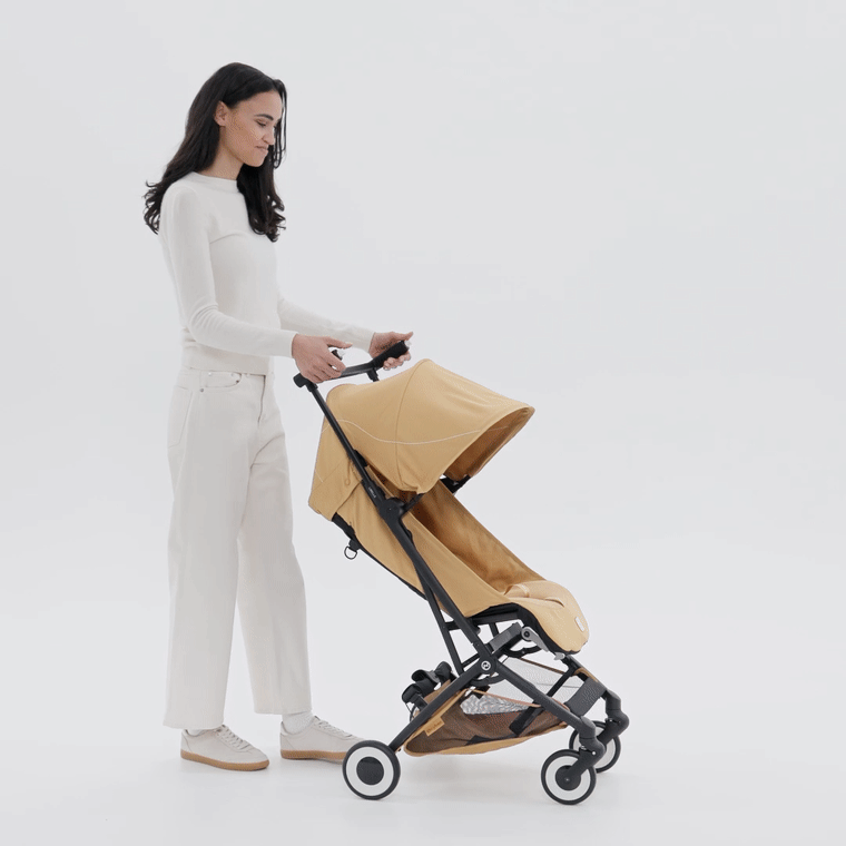 Cybex Libelle Ultra-compact Stroller in Cinnamon Yellow animated demonstration of the flight-sized compact fold