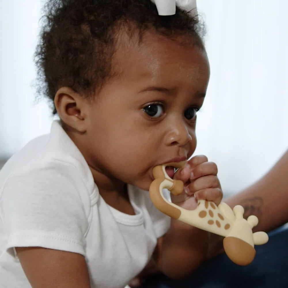 DR. BROWN'S Dr. Brown's Ridgees Teether Giraffe two-tone design with circular cutout holes in body img 3/7