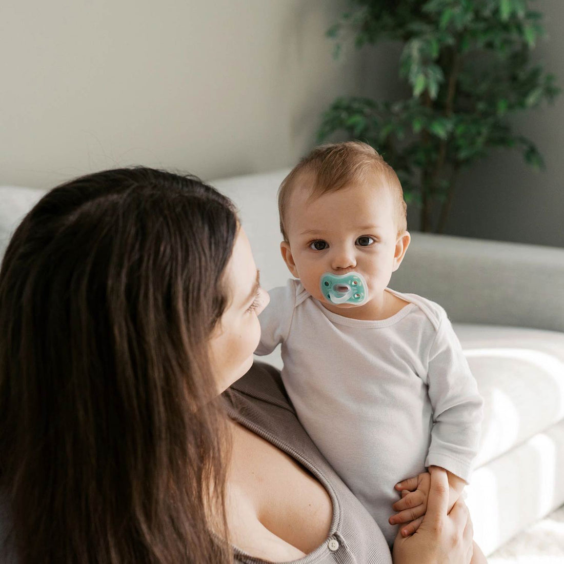 Dr. Brown's Advantage One-Piece Silicone Pacifiers 6–18 Months 3-Pack – Neutral – official product image 03
