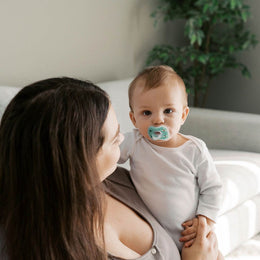 Dr. Brown's Advantage One-Piece Silicone Pacifiers 6–18 Months 3-Pack – Neutral