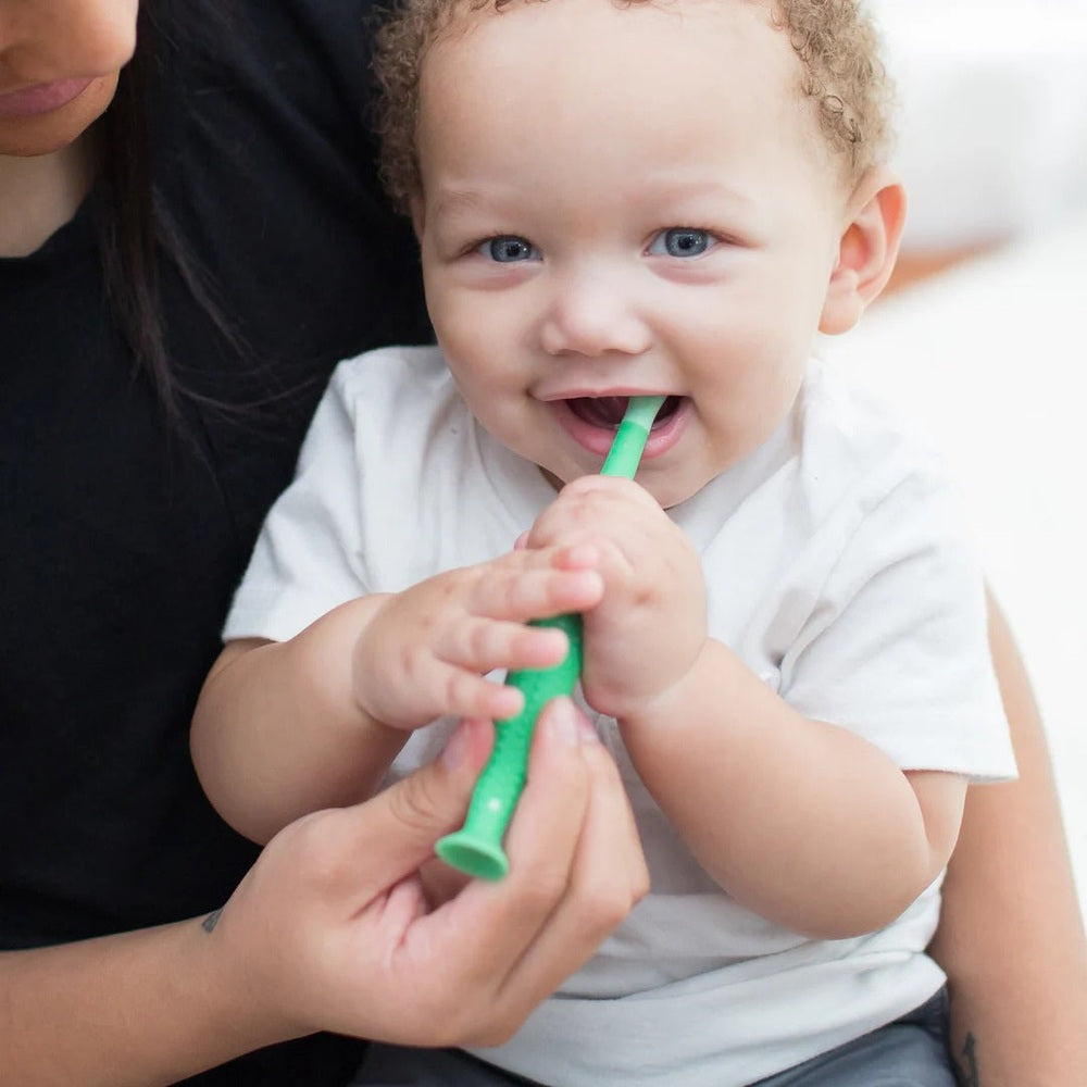 DR. BROWN'S Dr. Brown's Toddler Toothbrush 1-Pack curved ergonomic handle with soft bristles img 6/9