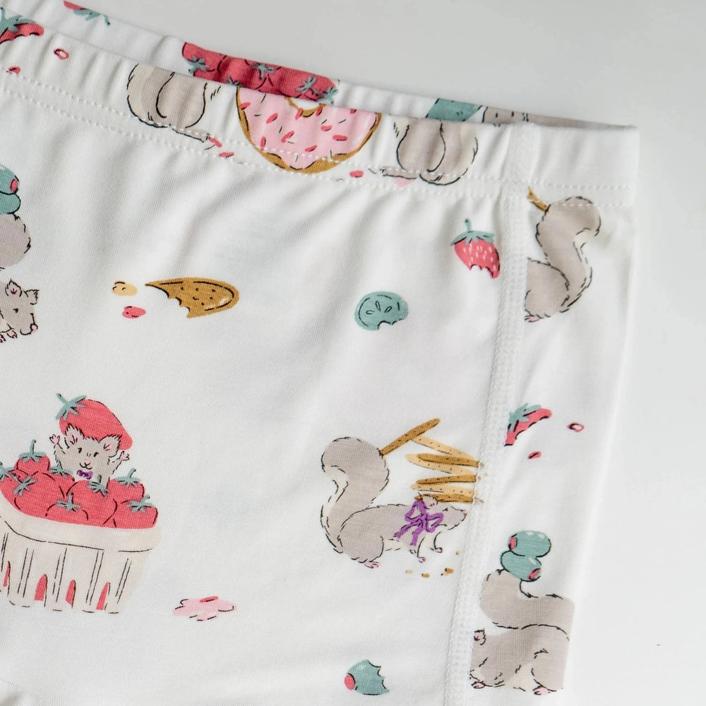 NEST DESIGNS Nest Designs Bamboo Girls Boy Short Underwear Doggie Meadow/Very Squirrelly Elastic waistband with coordinating pattern img 3/5