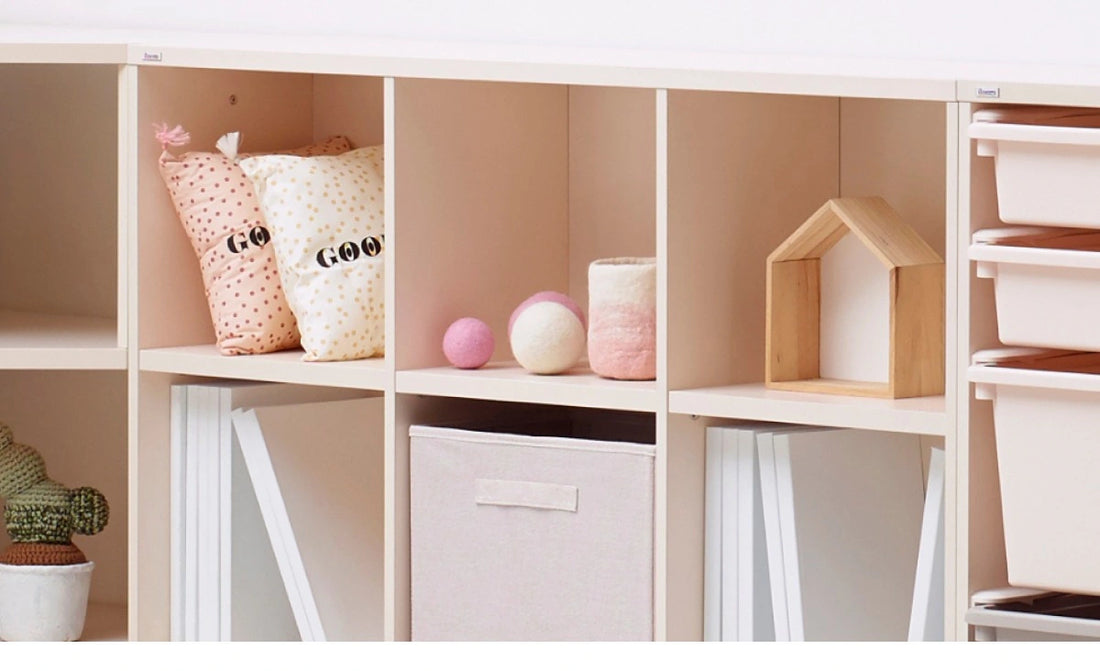 Organise books across nine compartments: Three columns and three tiers provide open compartments for books and everyday belongings. Fabric boxes shown inside the compartments are optional extras.