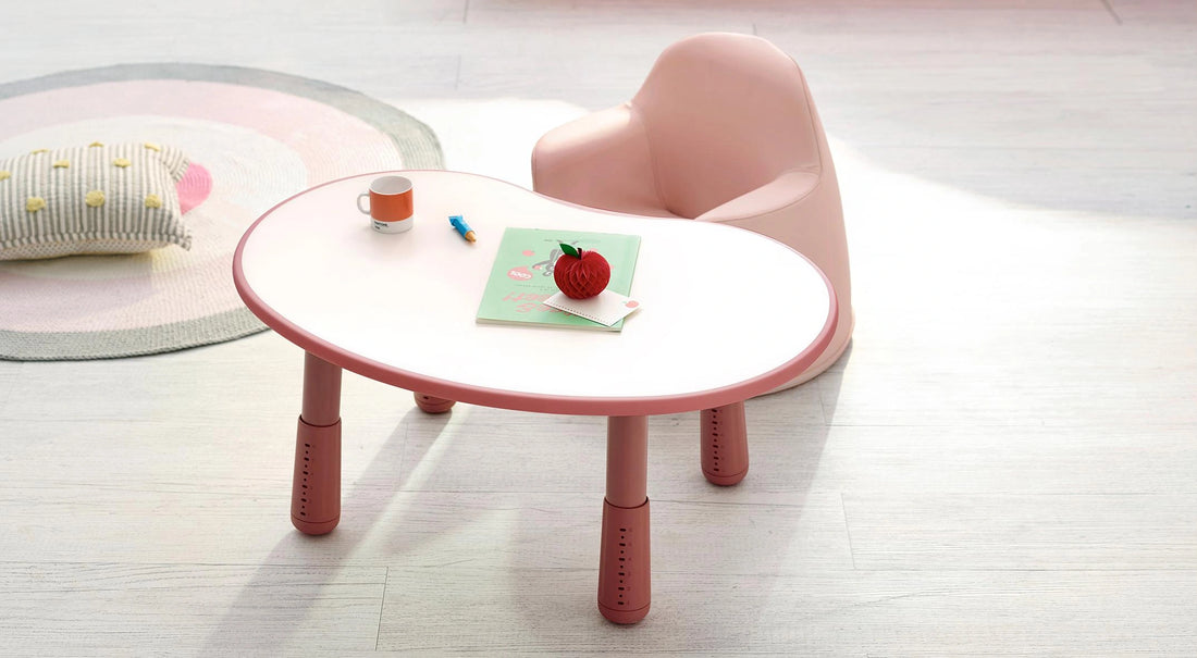 A surface for everyday play: The Red floor desk is shown with a separately purchased Aco sofa and activity materials.