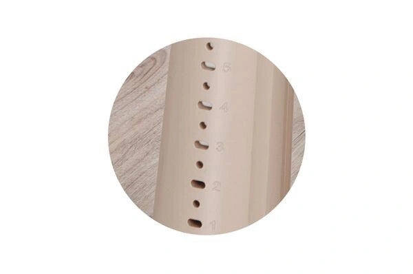 Foot-setting marks are not centimetres: The numbers printed on the feet are adjustment markers rather than centimetre measurements.