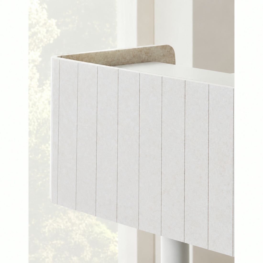 Iloom Newt Motion Desk1200W - wraparound textured screen partition detail