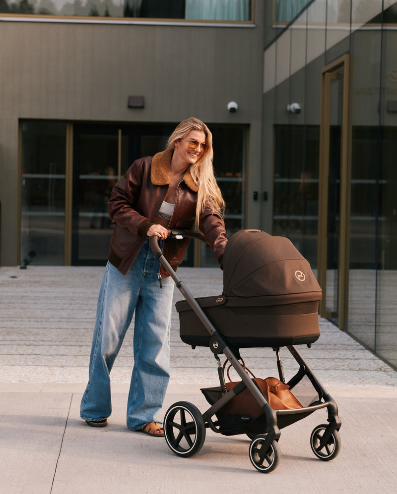 Bugaboo stroller lifestyle image at baby enRoute