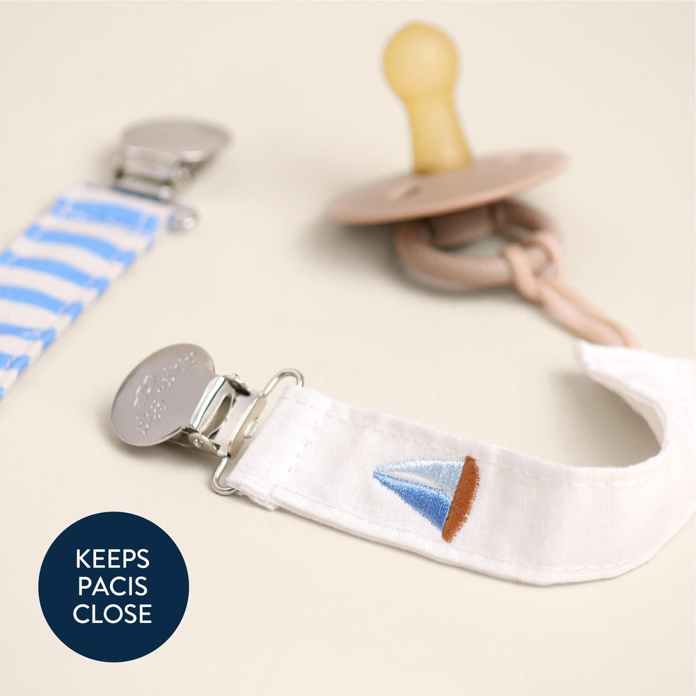 ITZY RITZY Itzy Ritzy Itzy Clip metal clip with embroidered sailboat on fabric strap img 3/6
