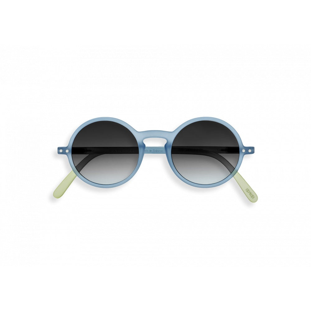 Izipizi Junior G Blue Mirage sunglasses, round blue frame, gradient lenses, pale green temples