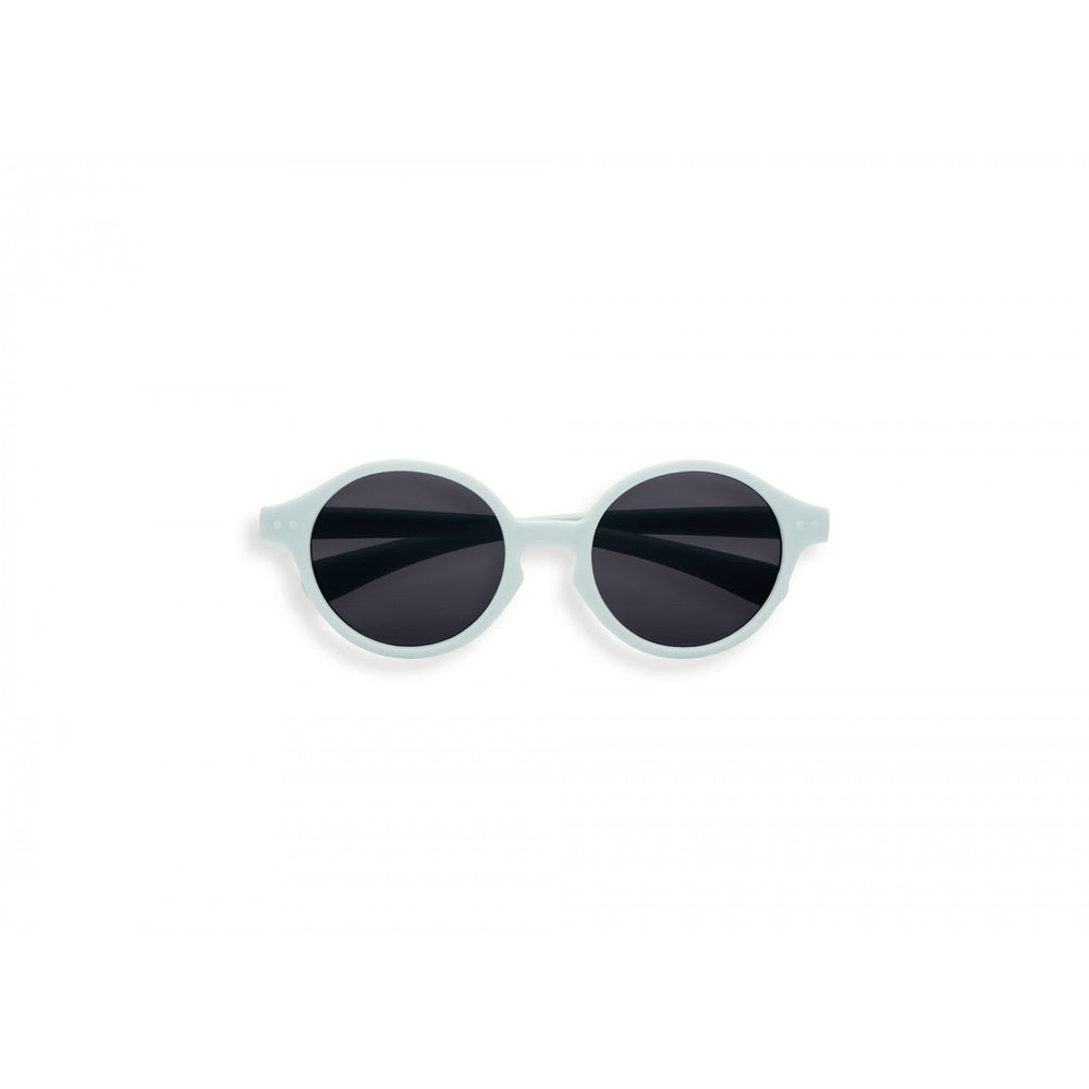 IZIPIZI Junior Sweet Blue sunglasses with round light-blue frames and dark lenses
