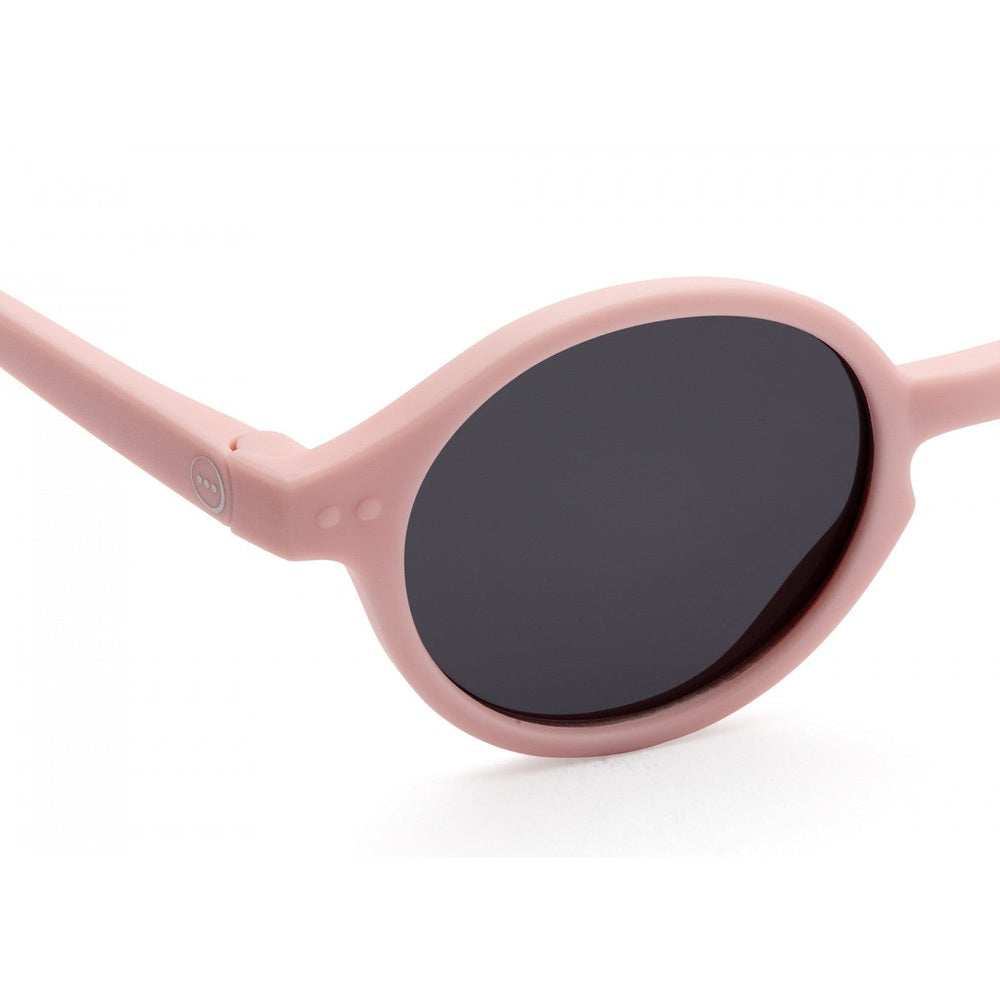 IZIPIZI Kids pastel pink sunglasses with round frame and dark lenses