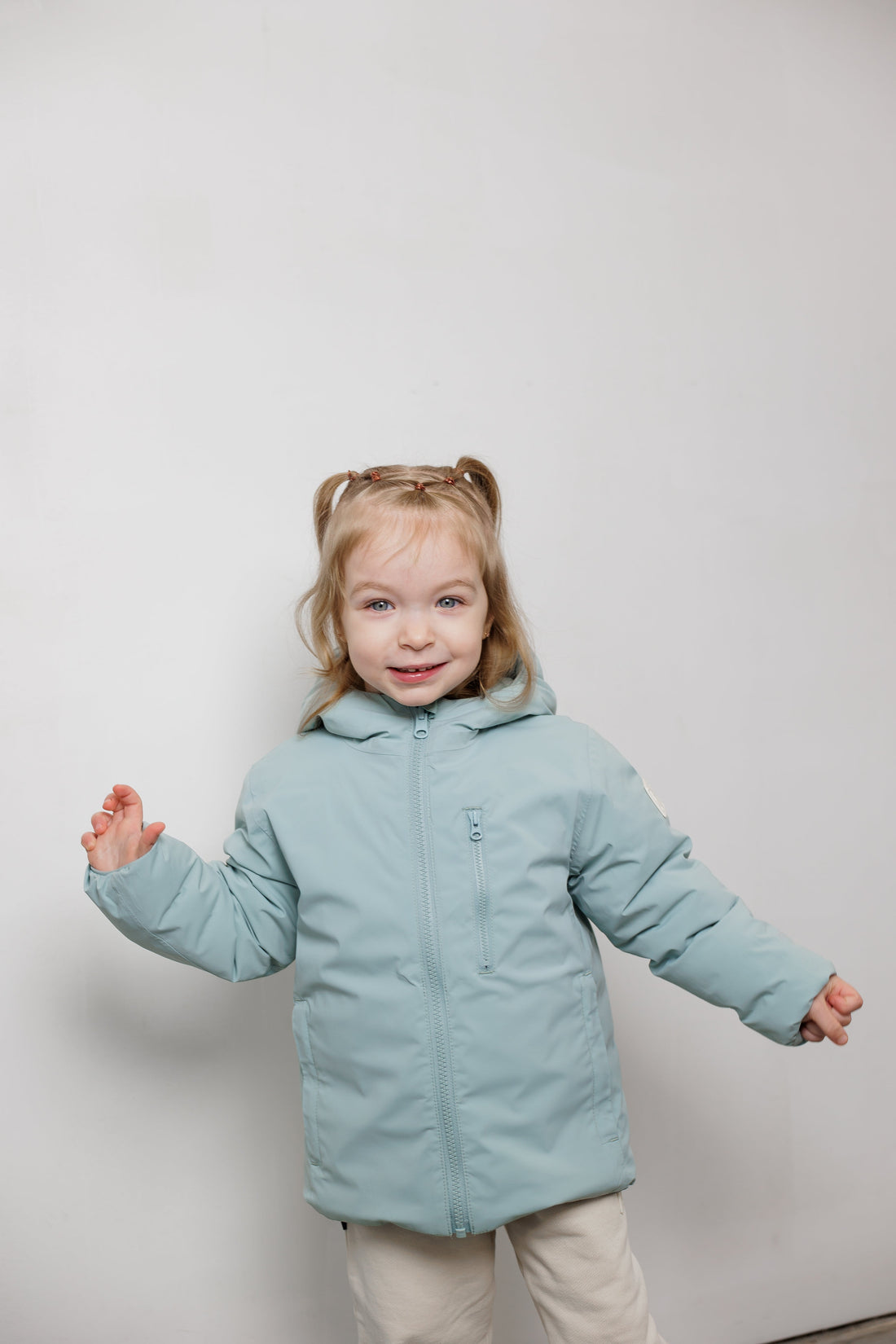 Kidorca Porteau Kids Reversible Puffer Jacket - Blue Haze – On-child fit
