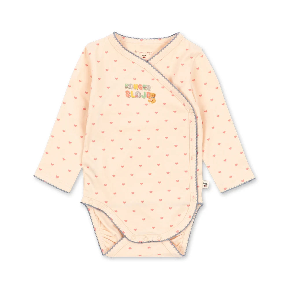 Konges Slojd Basic LS Newborn Body GOTS Teddy Coeur - Front View