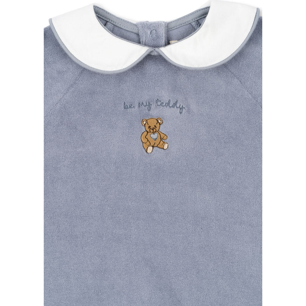 Konges Slojd Miffa Onesie Trade Winds blue with white collar, featuring teddy embroidery holding a heart.
