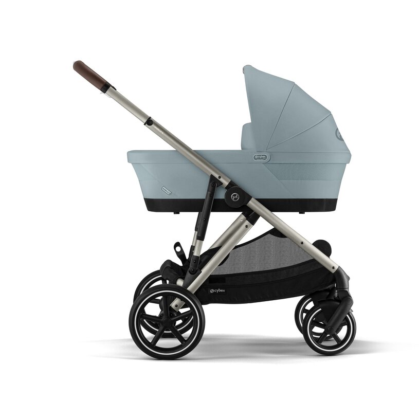Lifestyle image of the Cybex Gazelle S V2 Stroller in stormy blue with cot configuration.
