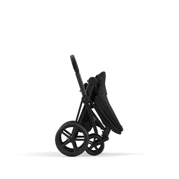 Lifestyle image of the Cybex Platinum Priam 4 Luxury Stroller (One Box Pack) ), product view 626.