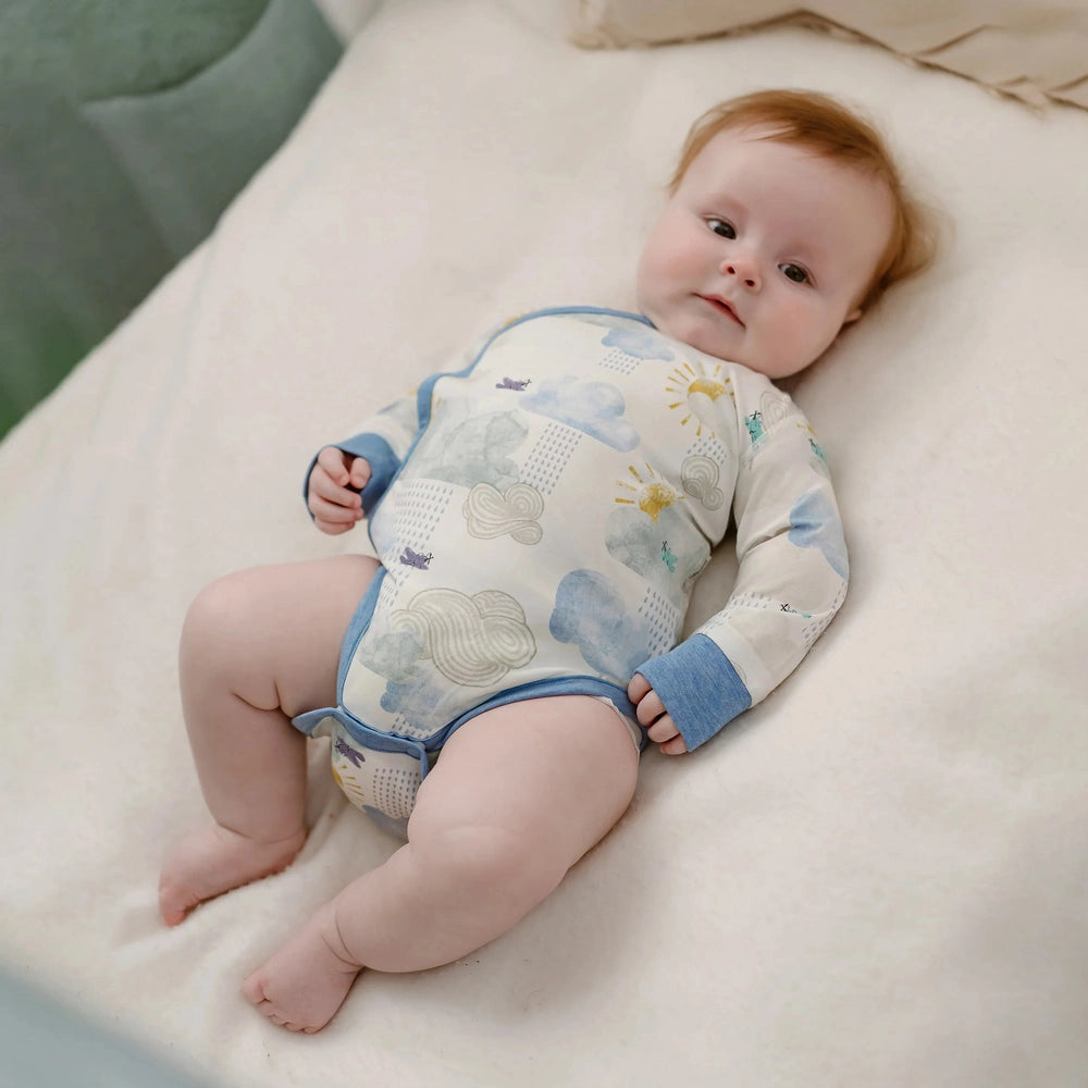 NEST DESIGNS Nest Designs Long Sleeve Kimono Onesie Fluffy Puffs blue contrast binding with snap crotch closure img 4/6