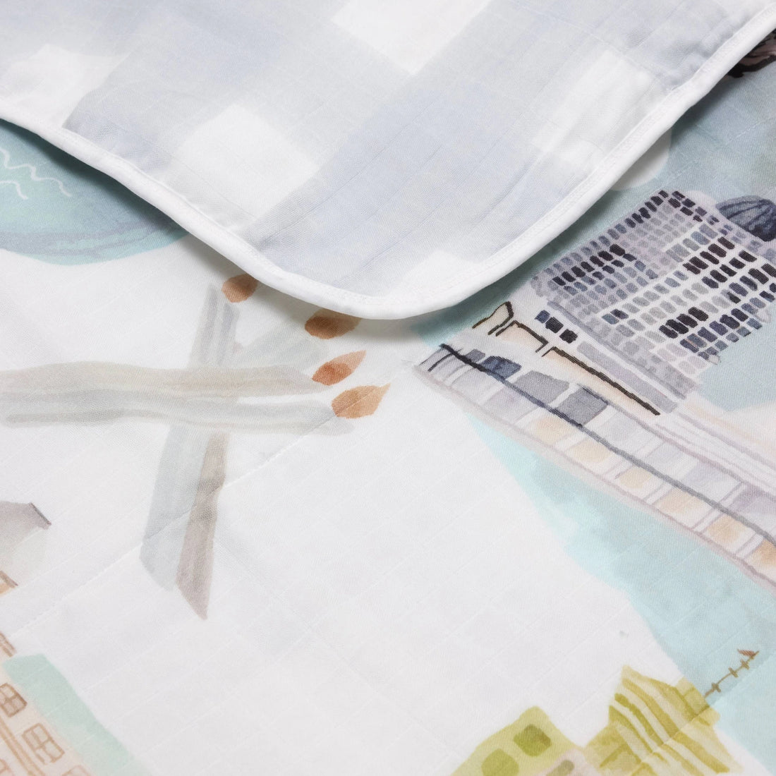 Loulou Lollipop Baby Muslin Quilt in Tanboocel® Bamboo Viscose - Vancouver — close-up of fabric, print and construction.